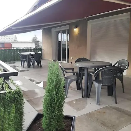 Apartment Maison 4 *