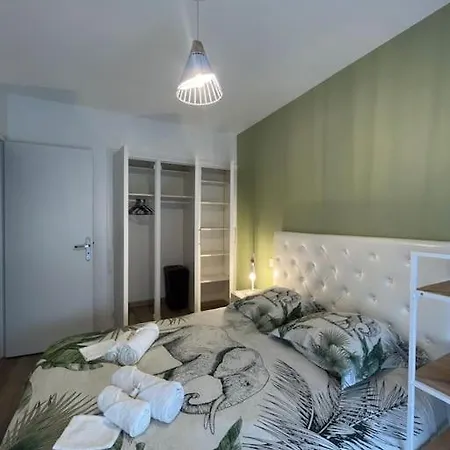 Apartment Maison 4 *